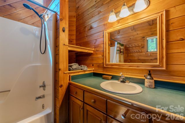 49 Creekside Loop, Spruce Pine, NC 28777