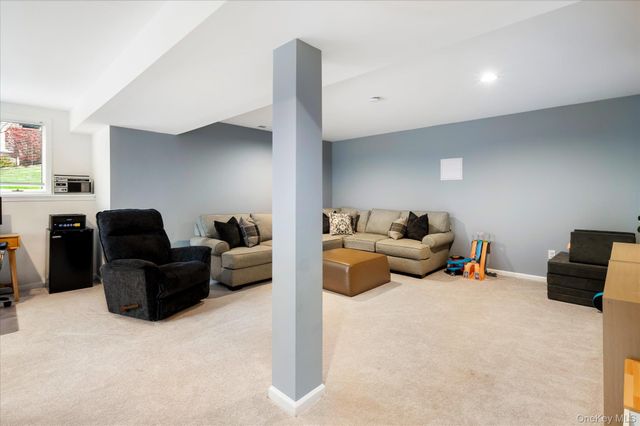 34 Adela Court, Yorktown Heights, NY 10598