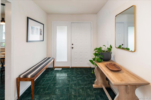 34 Adela Court, Yorktown Heights, NY 10598