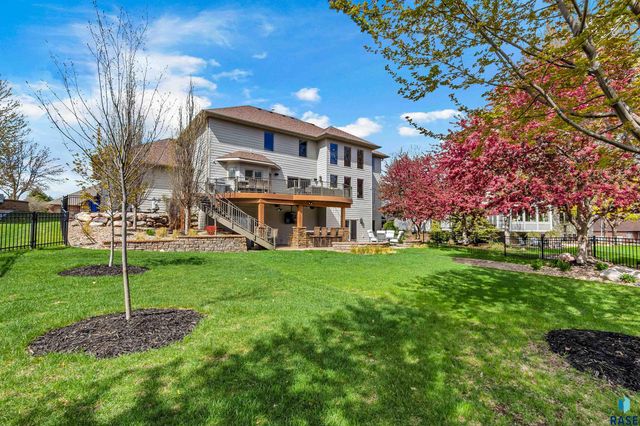 5604 S Jersey Tess Dr Drive, Sioux Falls, SD 57108