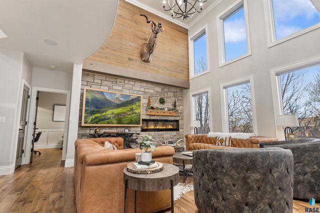 5604 S Jersey Tess Dr Drive, Sioux Falls, SD 57108