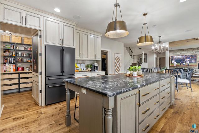 5604 S Jersey Tess Dr Drive, Sioux Falls, SD 57108