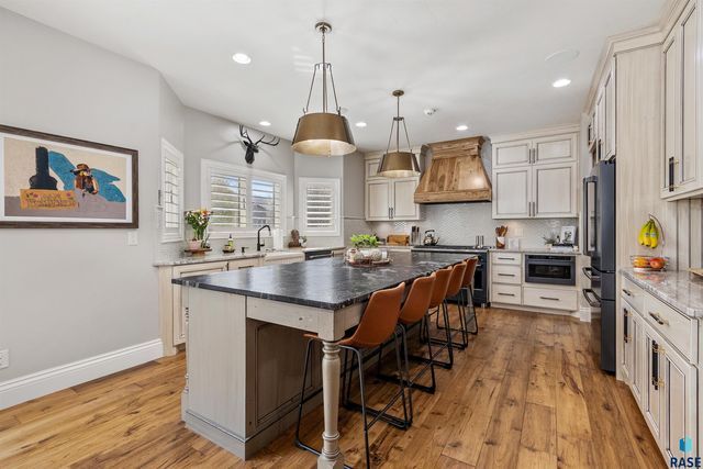 5604 S Jersey Tess Dr Drive, Sioux Falls, SD 57108