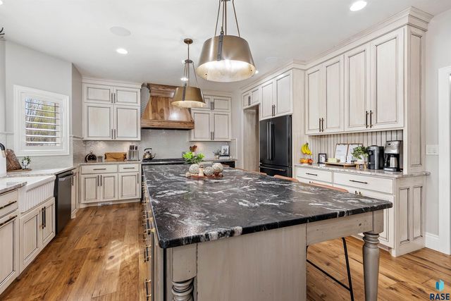 5604 S Jersey Tess Dr Drive, Sioux Falls, SD 57108