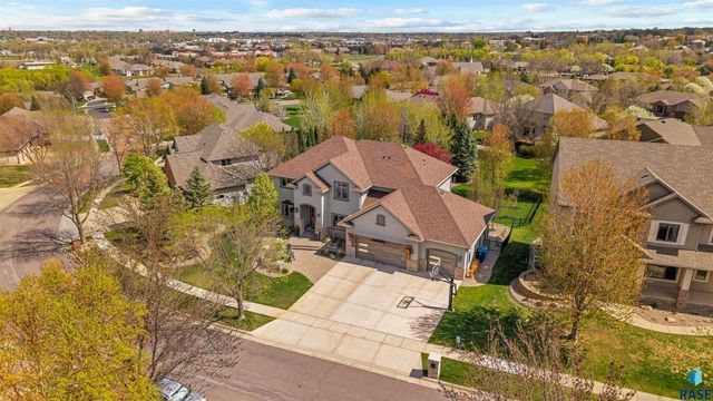 5604 S Jersey Tess Dr Drive, Sioux Falls, SD 57108