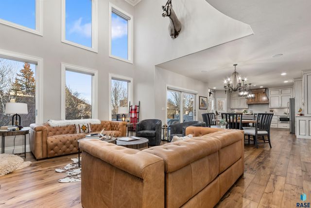 5604 S Jersey Tess Dr Drive, Sioux Falls, SD 57108