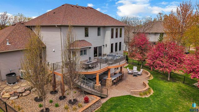 5604 S Jersey Tess Dr Drive, Sioux Falls, SD 57108