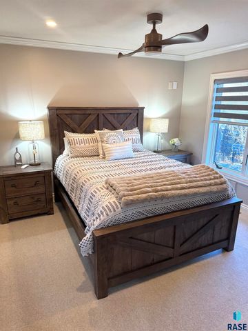 5604 S Jersey Tess Dr Drive, Sioux Falls, SD 57108