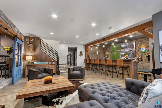 5604 S Jersey Tess Dr Drive, Sioux Falls, SD 57108