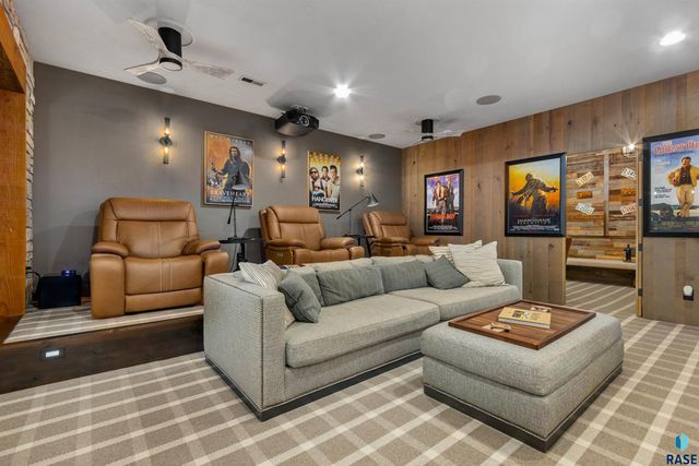 5604 S Jersey Tess Dr Drive, Sioux Falls, SD 57108