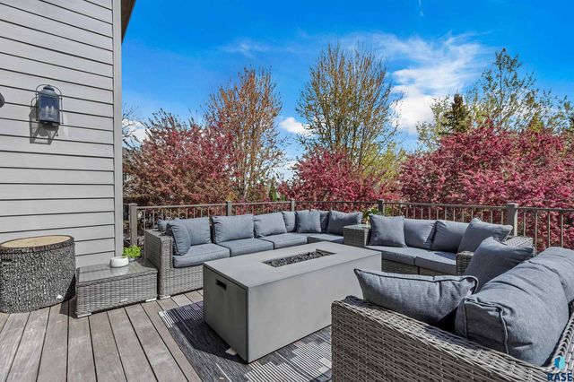 5604 S Jersey Tess Dr Drive, Sioux Falls, SD 57108