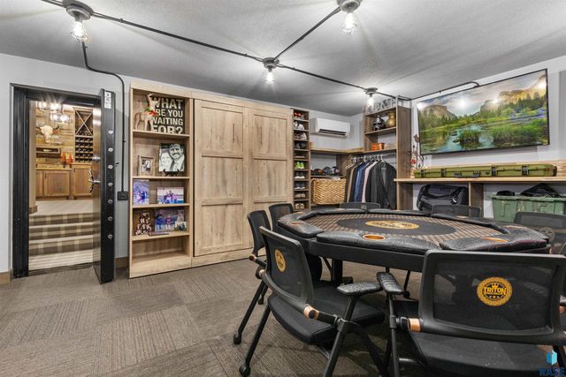 5604 S Jersey Tess Dr Drive, Sioux Falls, SD 57108