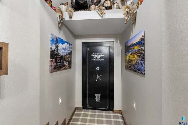 5604 S Jersey Tess Dr Drive, Sioux Falls, SD 57108