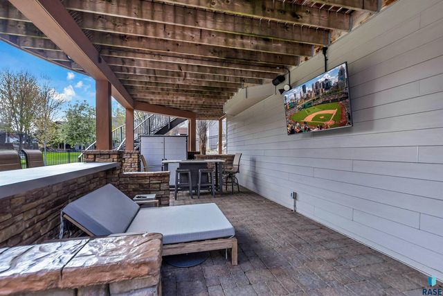 5604 S Jersey Tess Dr Drive, Sioux Falls, SD 57108