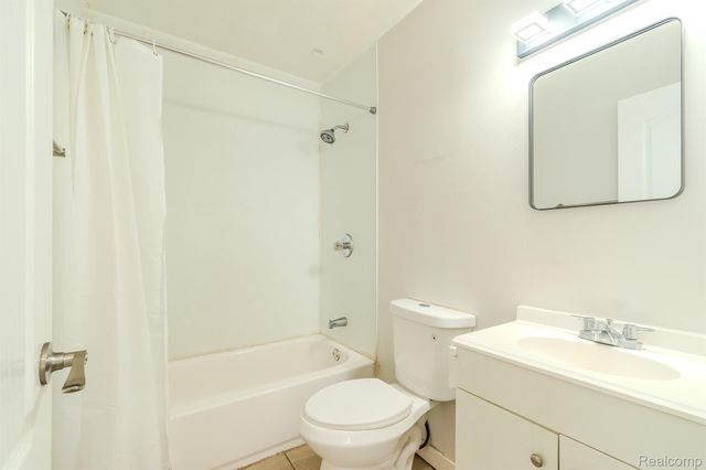 11084 Cadillac Avenue, Warren, MI 48089