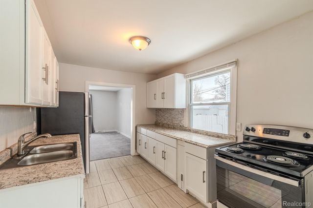 11084 Cadillac Avenue, Warren, MI 48089