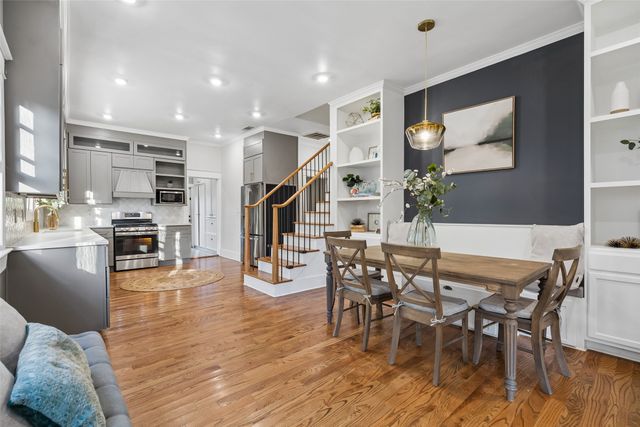206 S Edgefield Avenue, Dallas, TX 75208