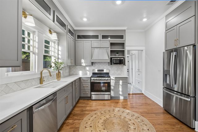 206 S Edgefield Avenue, Dallas, TX 75208