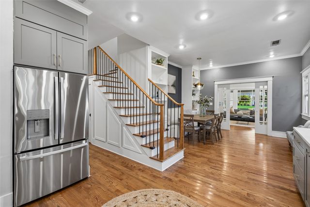 206 S Edgefield Avenue, Dallas, TX 75208
