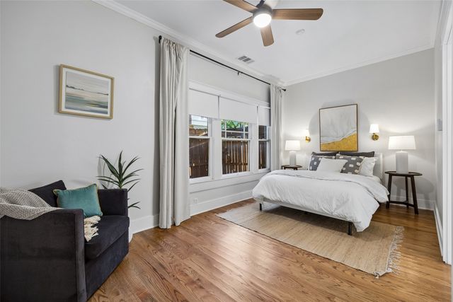 206 S Edgefield Avenue, Dallas, TX 75208