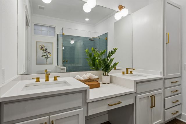 206 S Edgefield Avenue, Dallas, TX 75208