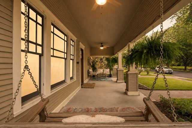 206 S Edgefield Avenue, Dallas, TX 75208