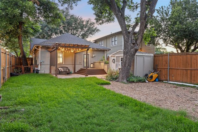 206 S Edgefield Avenue, Dallas, TX 75208