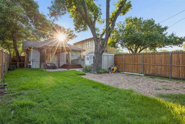 206 S Edgefield Avenue, Dallas, TX 75208
