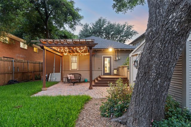 206 S Edgefield Avenue, Dallas, TX 75208