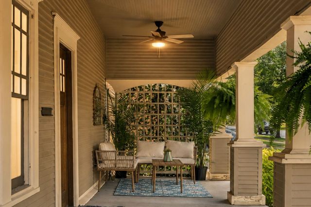 206 S Edgefield Avenue, Dallas, TX 75208