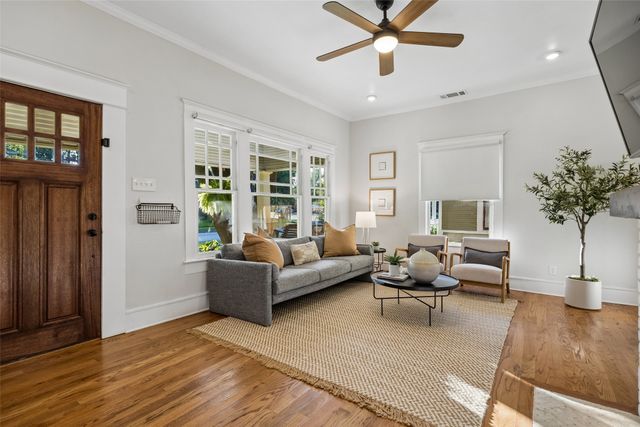 206 S Edgefield Avenue, Dallas, TX 75208