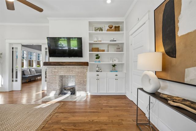 206 S Edgefield Avenue, Dallas, TX 75208