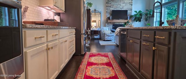 2002 N Beckley Station Rd, Louisville, KY 40245