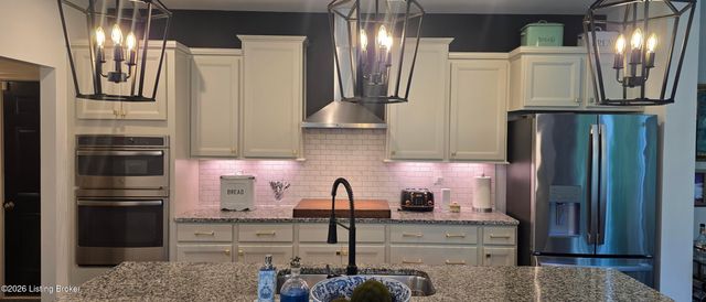 2002 N Beckley Station Rd, Louisville, KY 40245