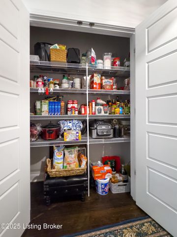 2002 N Beckley Station Rd, Louisville, KY 40245