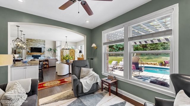 2002 N Beckley Station Rd, Louisville, KY 40245