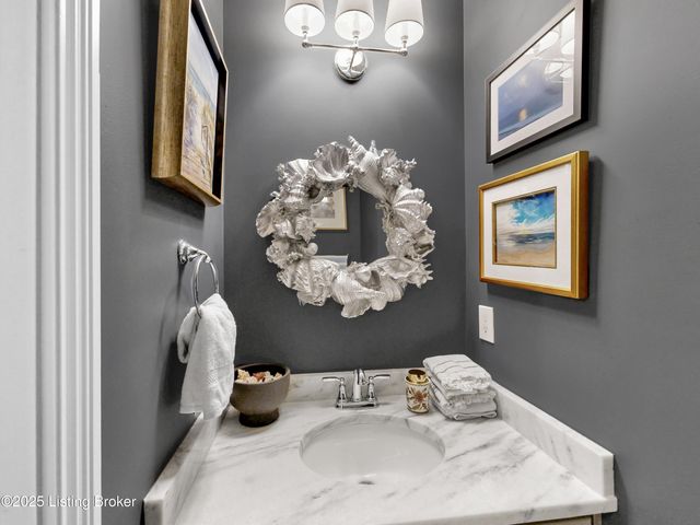 2002 N Beckley Station Rd, Louisville, KY 40245