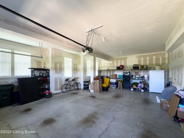 2002 N Beckley Station Rd, Louisville, KY 40245