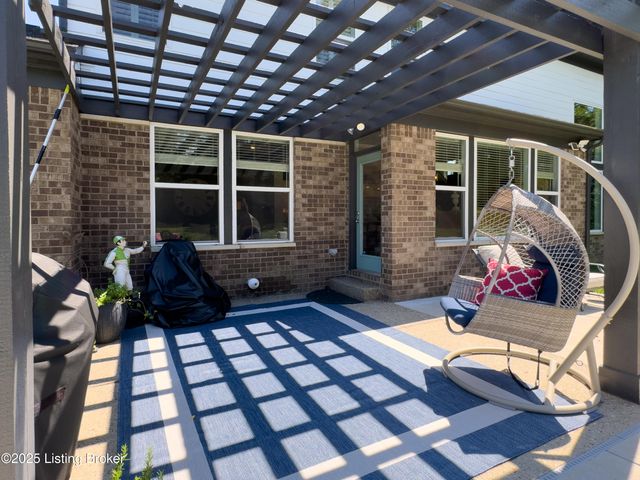 2002 N Beckley Station Rd, Louisville, KY 40245