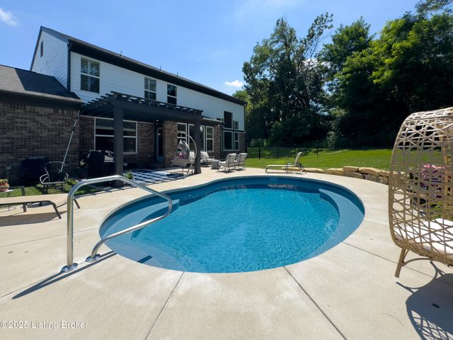 2002 N Beckley Station Rd, Louisville, KY 40245
