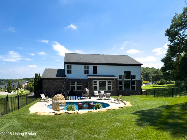 2002 N Beckley Station Rd, Louisville, KY 40245