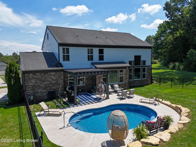 2002 N Beckley Station Rd, Louisville, KY 40245