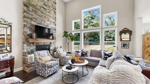 2002 N Beckley Station Rd, Louisville, KY 40245
