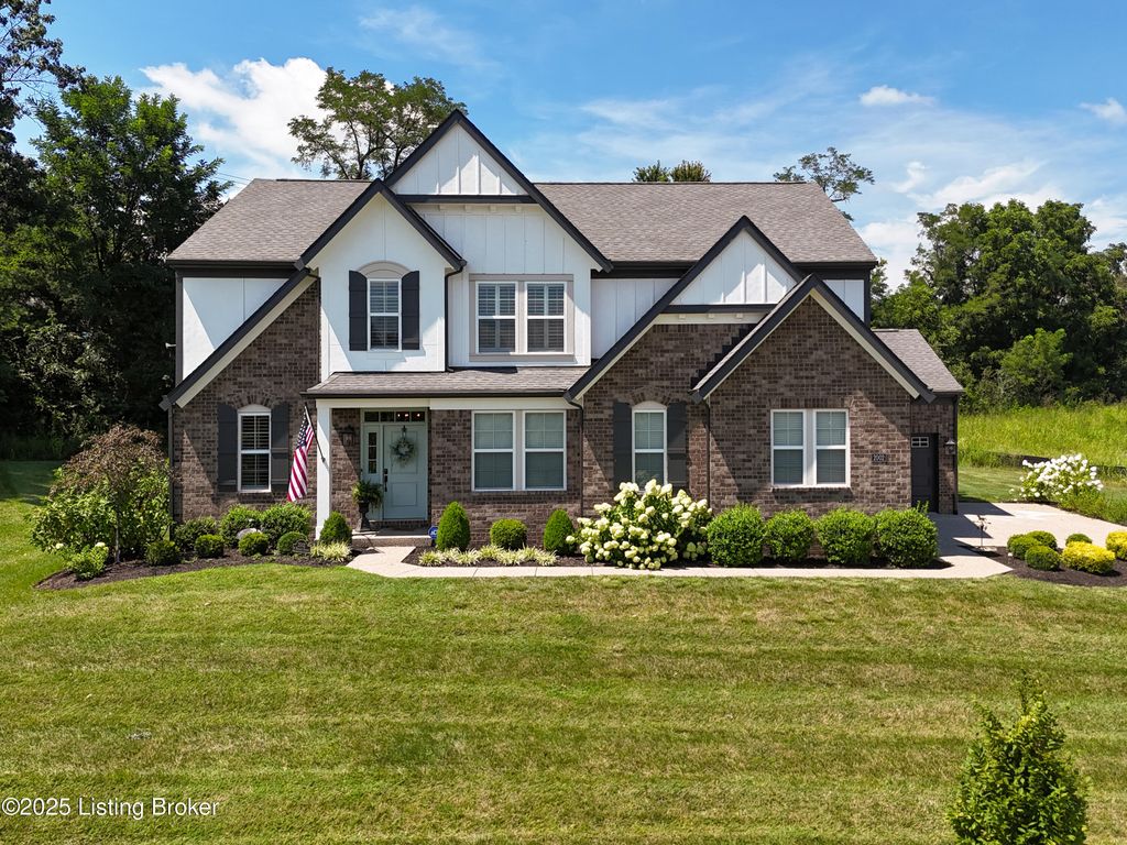 2002 N Beckley Station Rd, Louisville, KY 40245