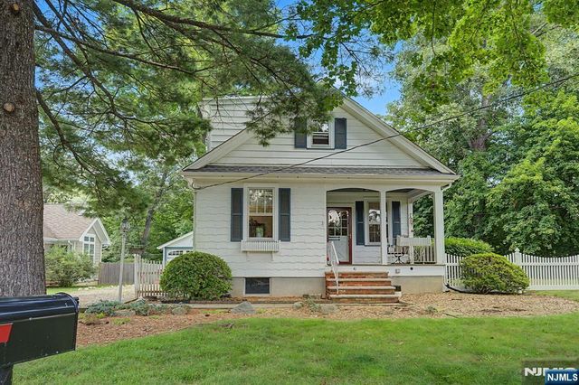 41 Poplar Street, Oakland, NJ 07436