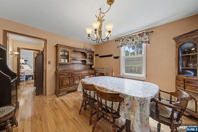 41 Poplar Street, Oakland, NJ 07436