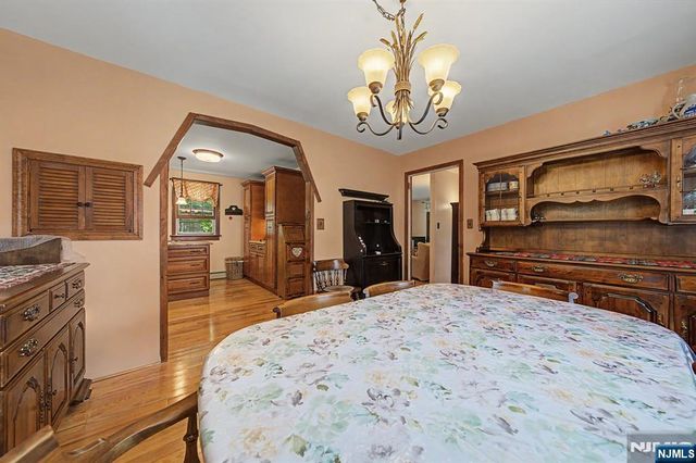 41 Poplar Street, Oakland, NJ 07436