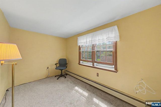 41 Poplar Street, Oakland, NJ 07436
