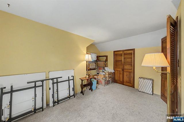 41 Poplar Street, Oakland, NJ 07436