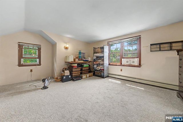 41 Poplar Street, Oakland, NJ 07436